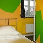 Backpackers - Self Check-in * Dusseldorf