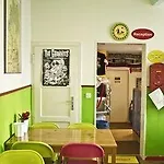 Backpackers - Self Check-in Dusseldorf