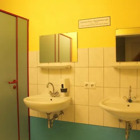 Backpackers - Self Check-in * Dusseldorf
